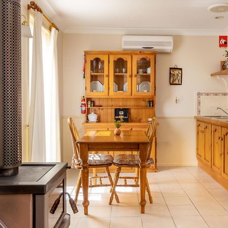 Honeysuckle Cottages Stanthorpe Quarto foto